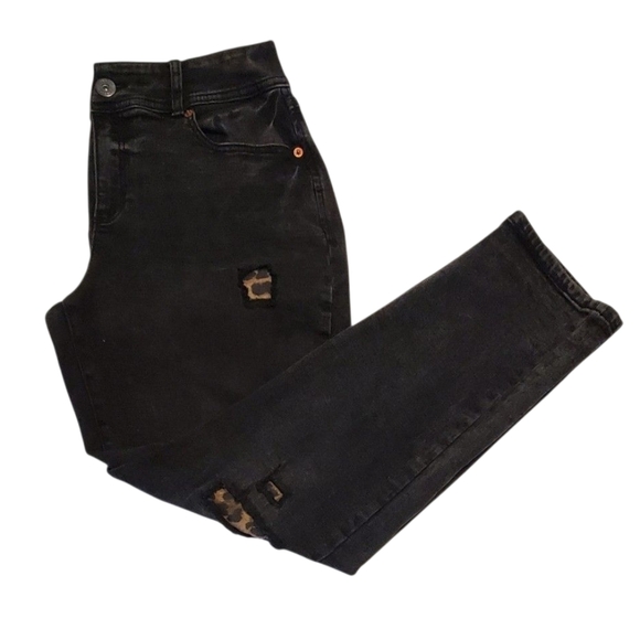 INC International Concepts Black Curvy Boyfriend Denim Leopard Patch Jean Size 8 - Picture 6 of 7